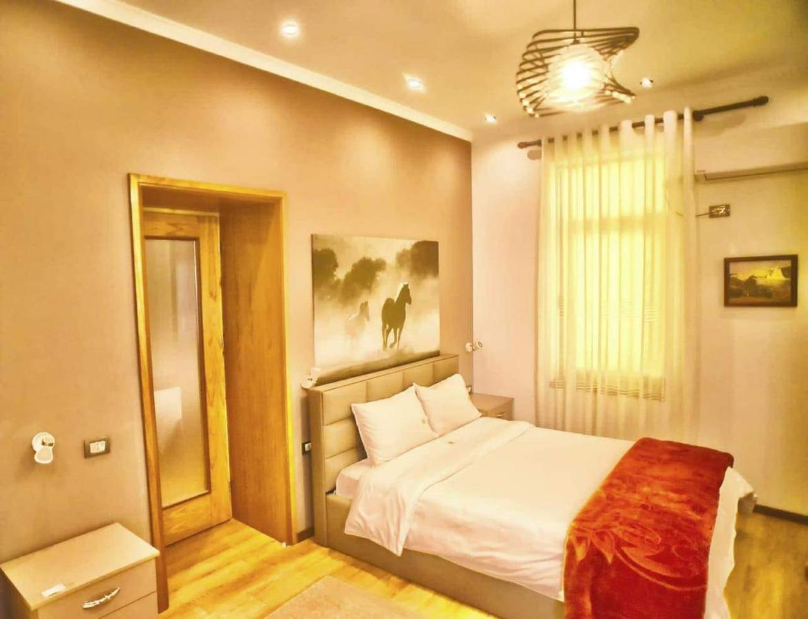 Hotel Bujtina Bicolli コルチャ エクステリア 写真