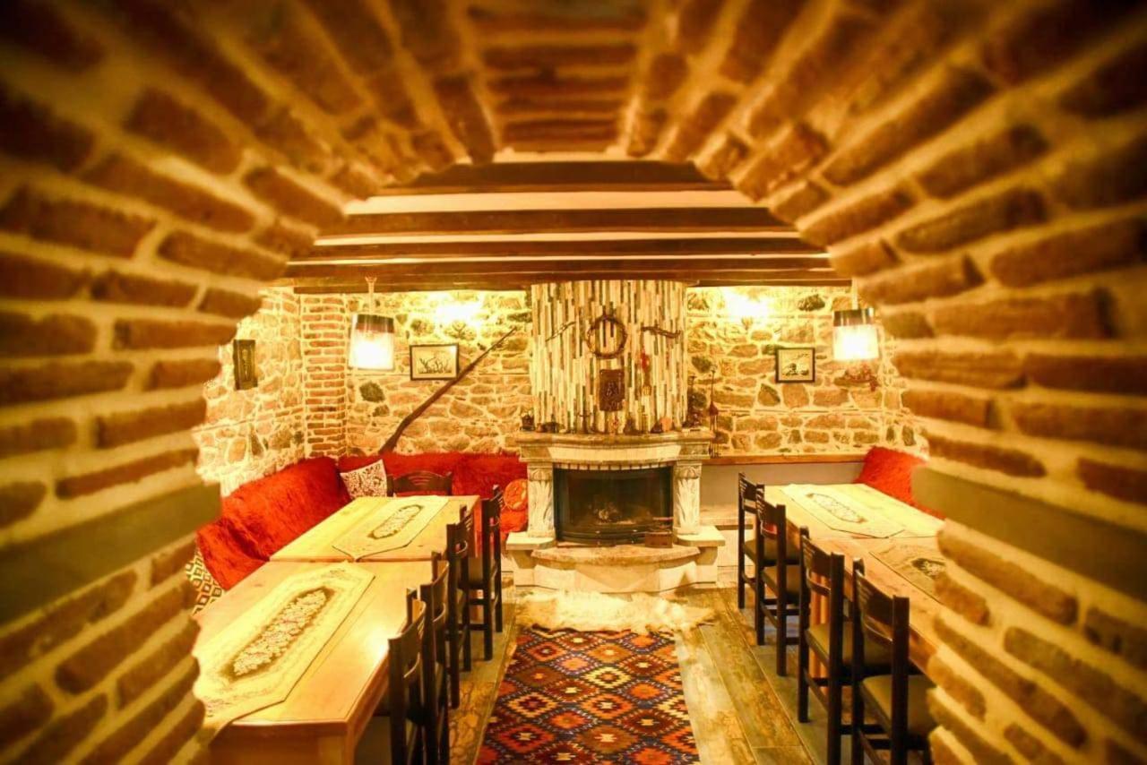 Hotel Bujtina Bicolli コルチャ エクステリア 写真