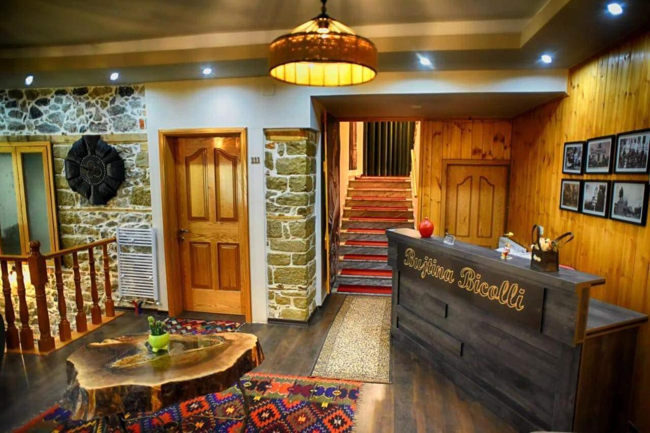 Hotel Bujtina Bicolli コルチャ エクステリア 写真