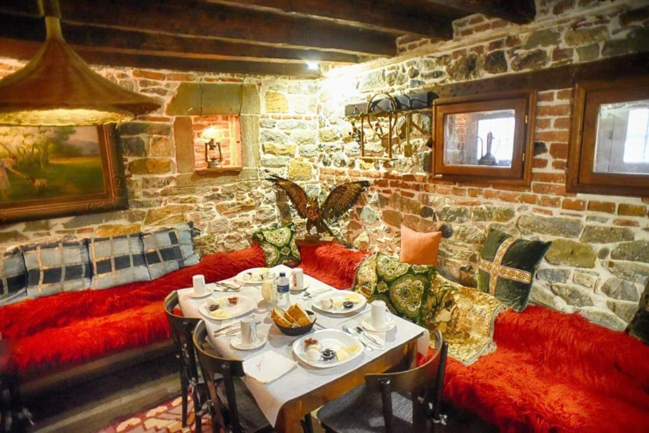 Hotel Bujtina Bicolli コルチャ エクステリア 写真