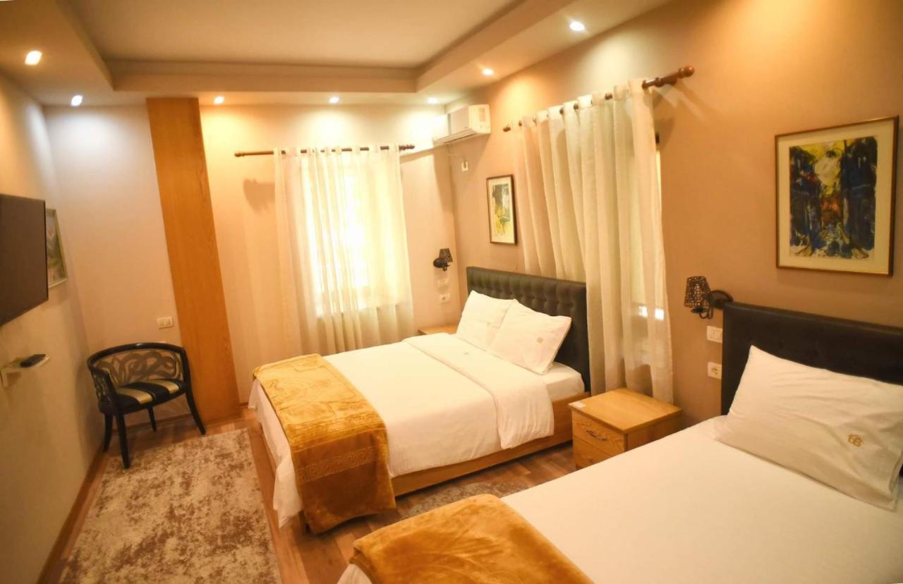 Hotel Bujtina Bicolli コルチャ エクステリア 写真