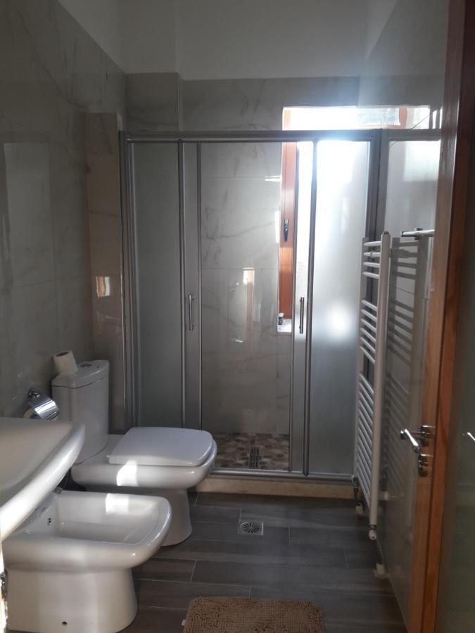 Hotel Bujtina Bicolli コルチャ エクステリア 写真
